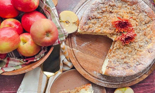 Apple Crisp Cheesecake