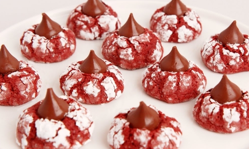 Red Velvet Crinkle Kisses