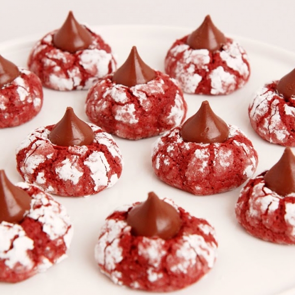 Red Velvet Crinkle Kisses