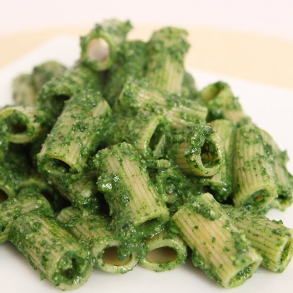 Rigatoni with Kale Pesto