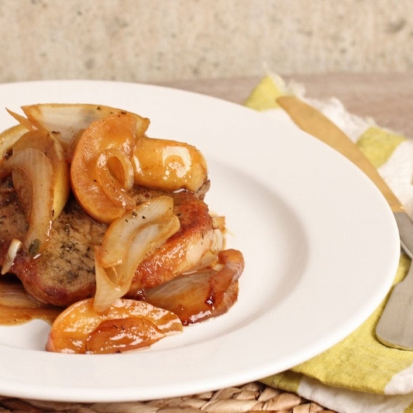 Skillet Pork Chops with Apples and Onions